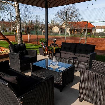 Tennis Guesthouse Ordacsehi 外观 照片