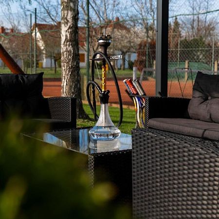 Tennis Guesthouse Ordacsehi 外观 照片