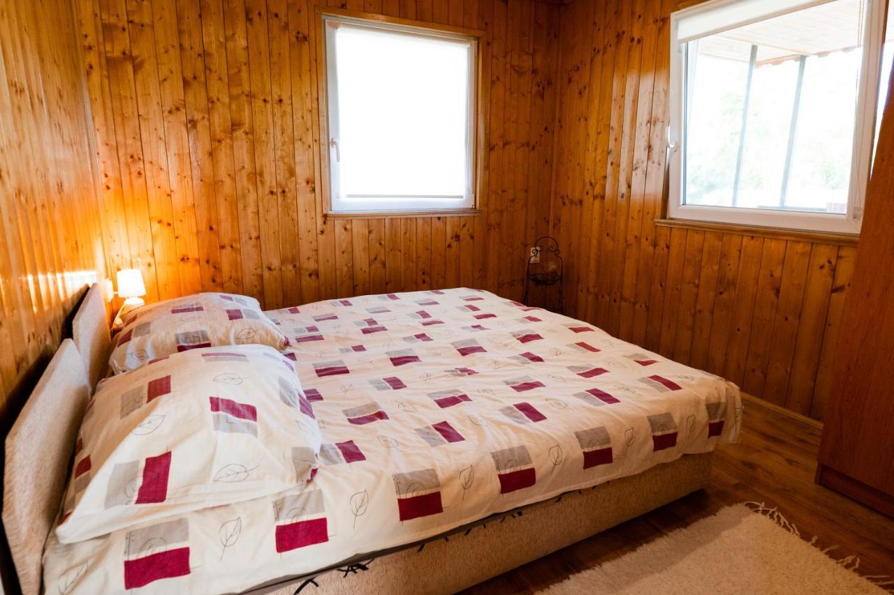 Tennis Guesthouse Ordacsehi 外观 照片