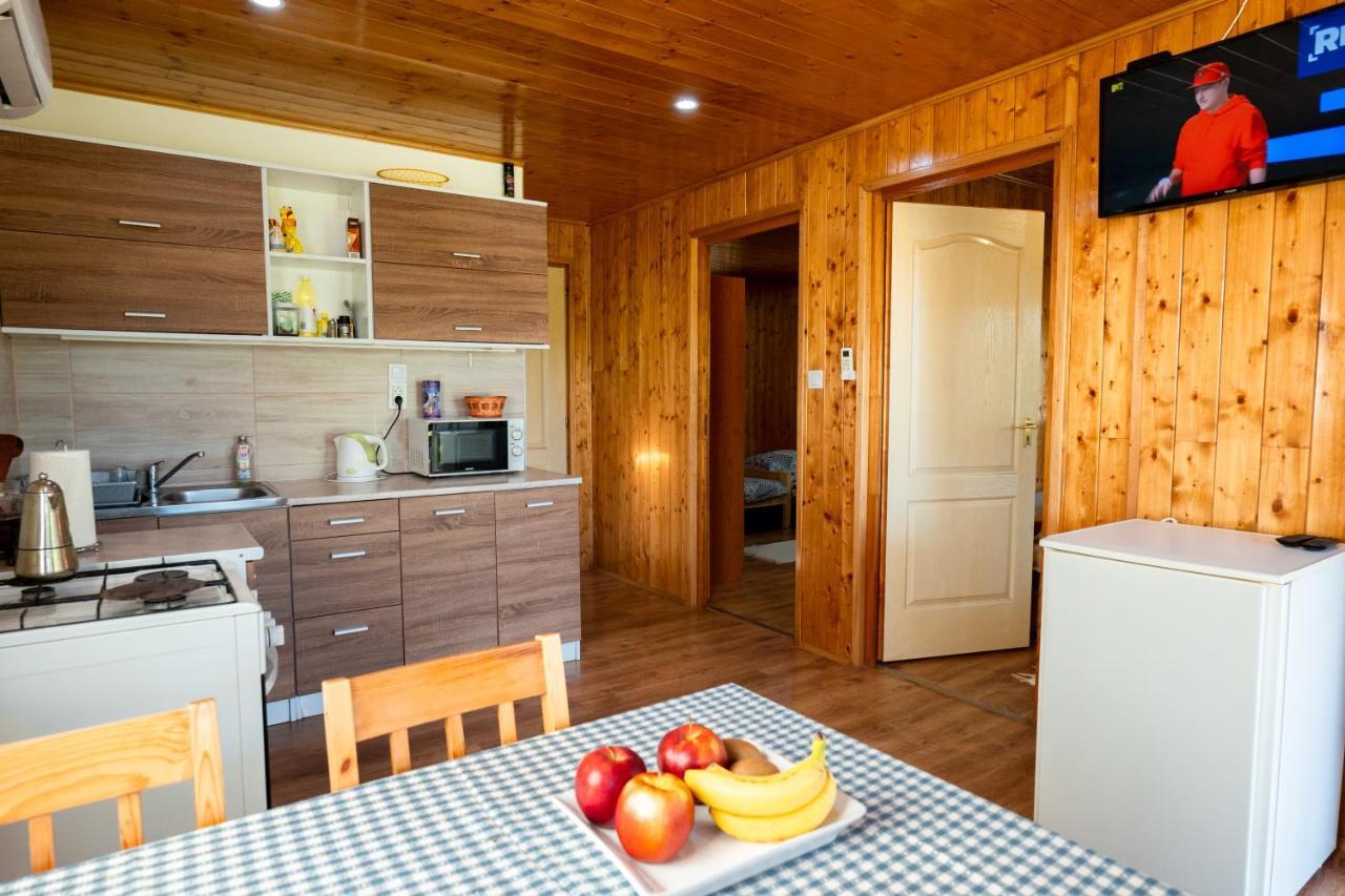 Tennis Guesthouse Ordacsehi 外观 照片