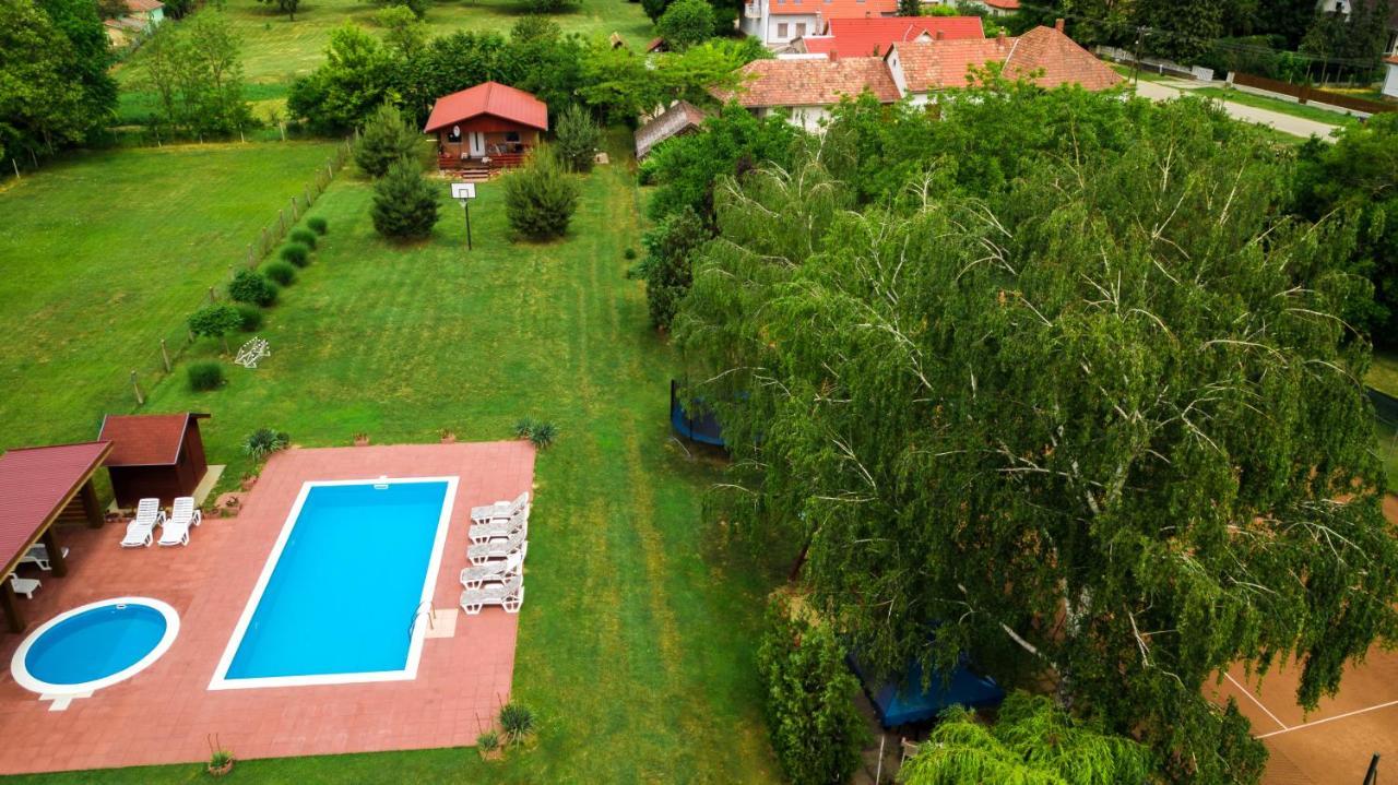 Tennis Guesthouse Ordacsehi 外观 照片