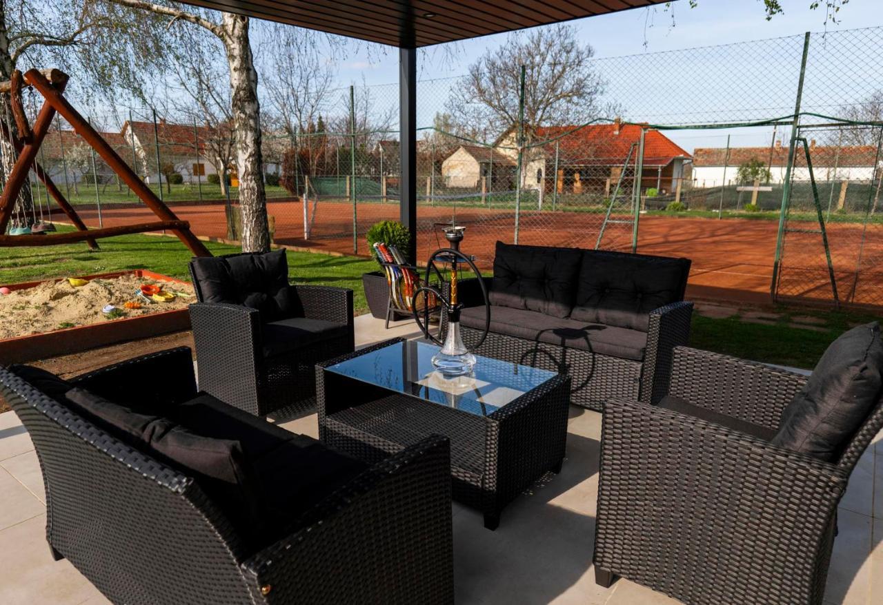 Tennis Guesthouse Ordacsehi 外观 照片