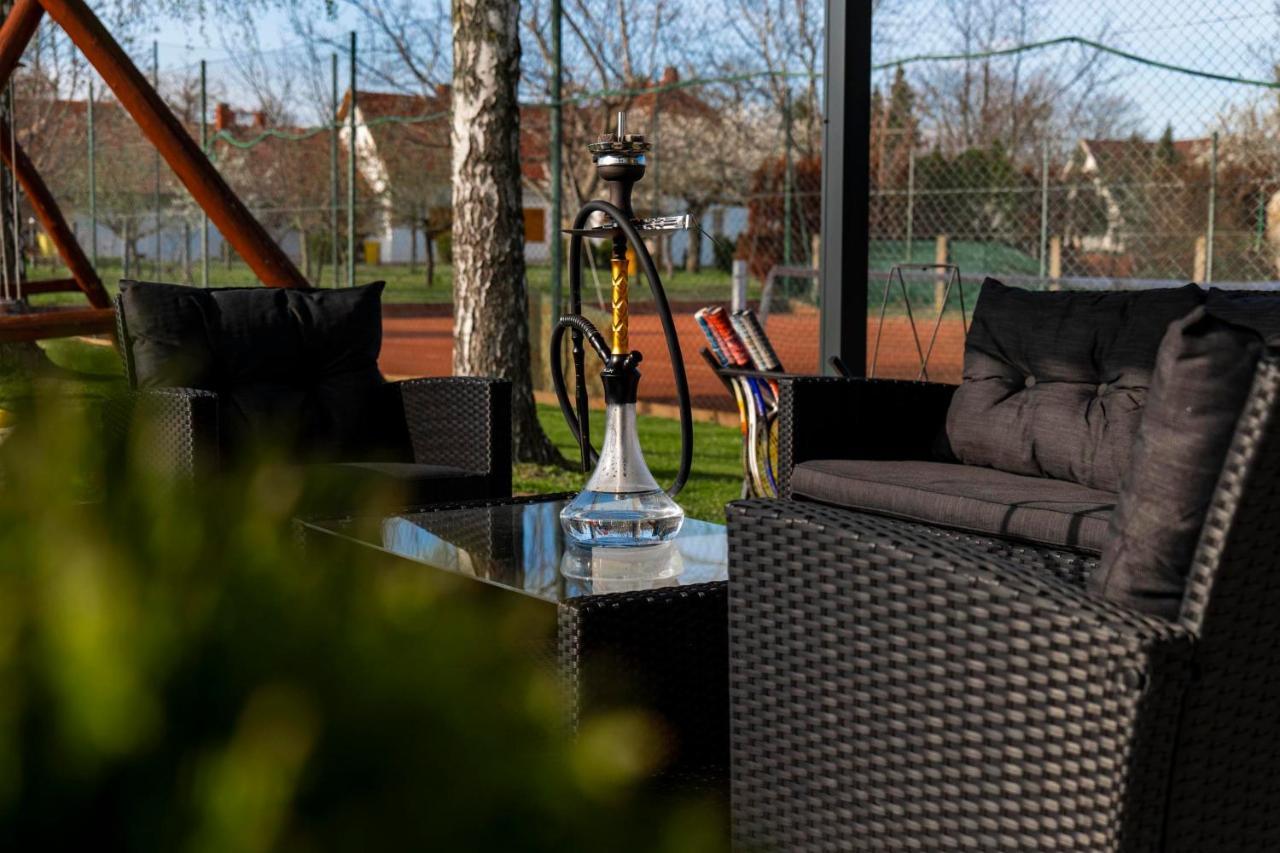 Tennis Guesthouse Ordacsehi 外观 照片