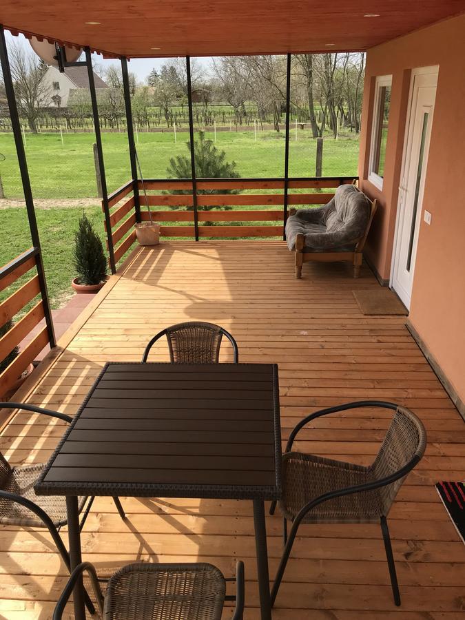 Tennis Guesthouse Ordacsehi 外观 照片